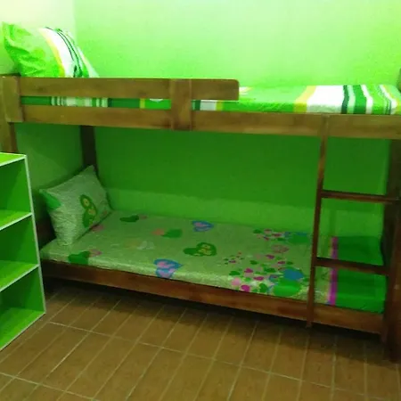 Russel'S Guesthouse